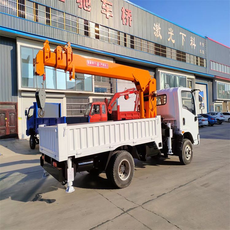 海南区三轮随车吊定制 农用改装机自备吊中瑞长期出售